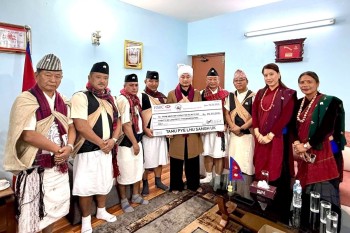 नेपालका बाढीपीडितलाई तमु प्ये ल्हु संघ यूकेले दियो २६ लाख ५० हजार
